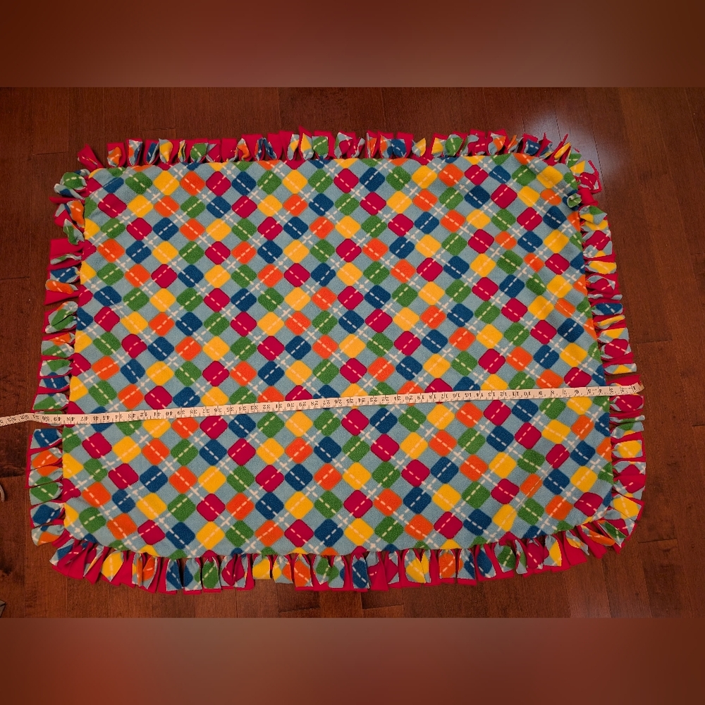 Fleece knotted blanket